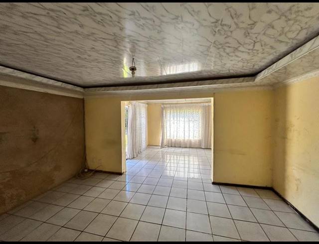 5 BEDROOM HOUSE FOR SALE IN NEW STATE AREA